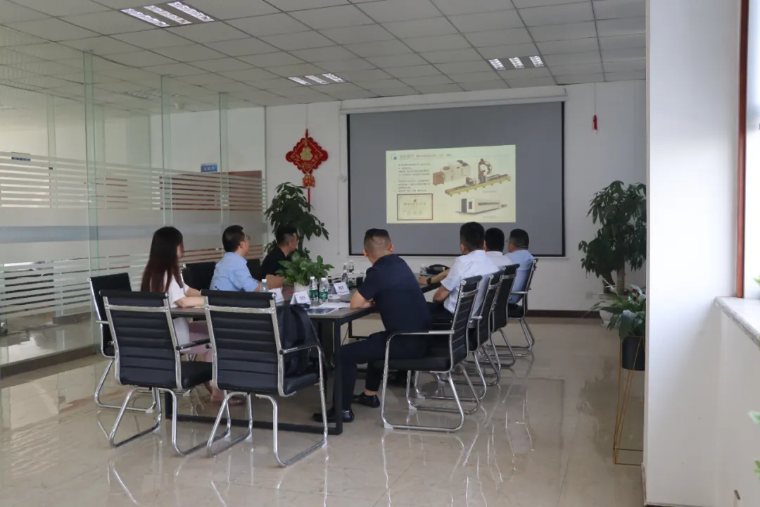 启东市高新技术产业开发区一行莅临智龙激光考察指导